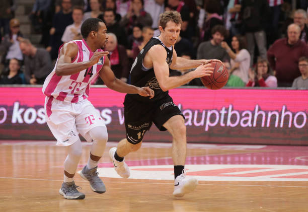 击中肋骨的 击中肋骨的