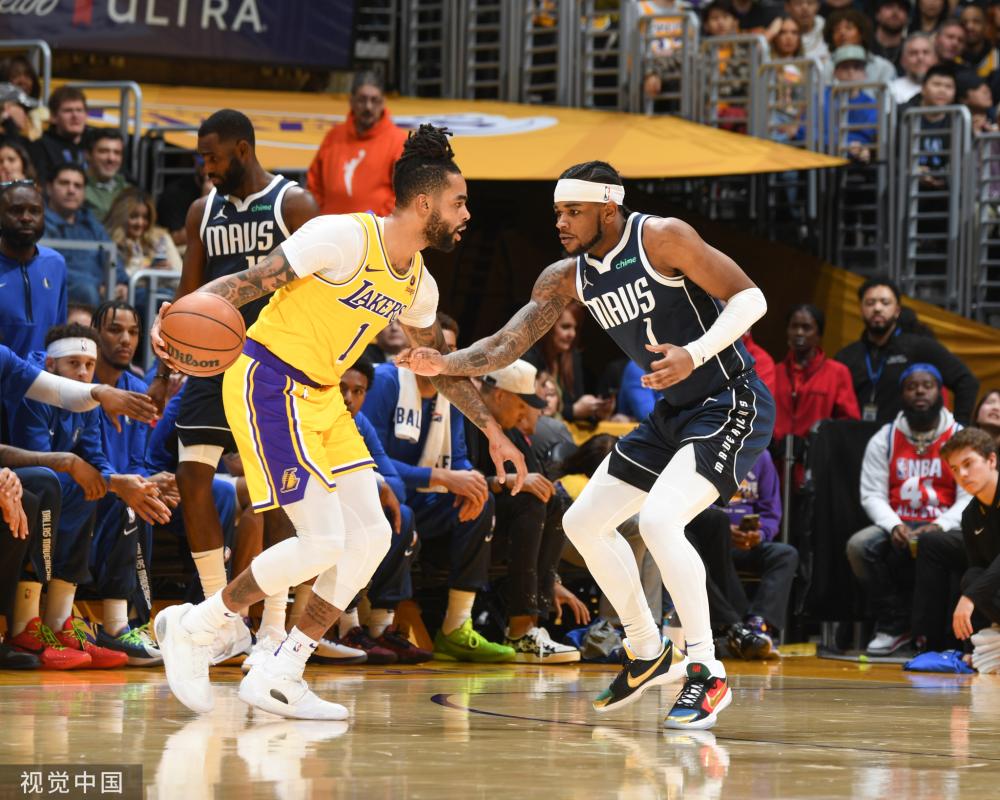 他的表现得 他的表现得