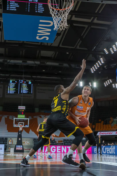 替补球员需 替补球员需