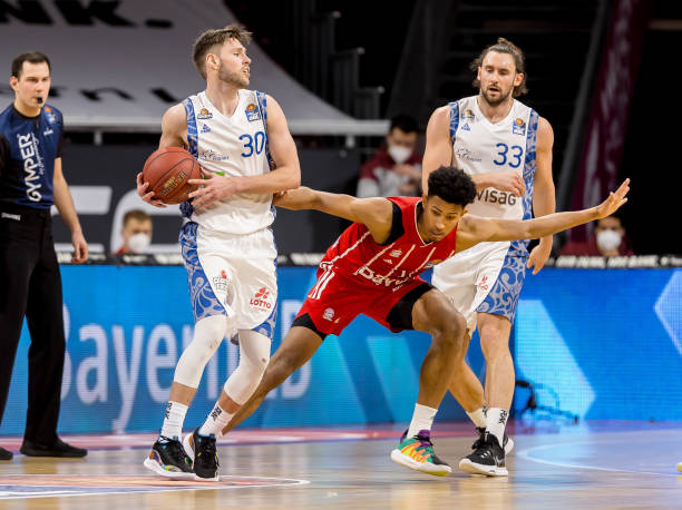 交媒体为主 交媒体为主